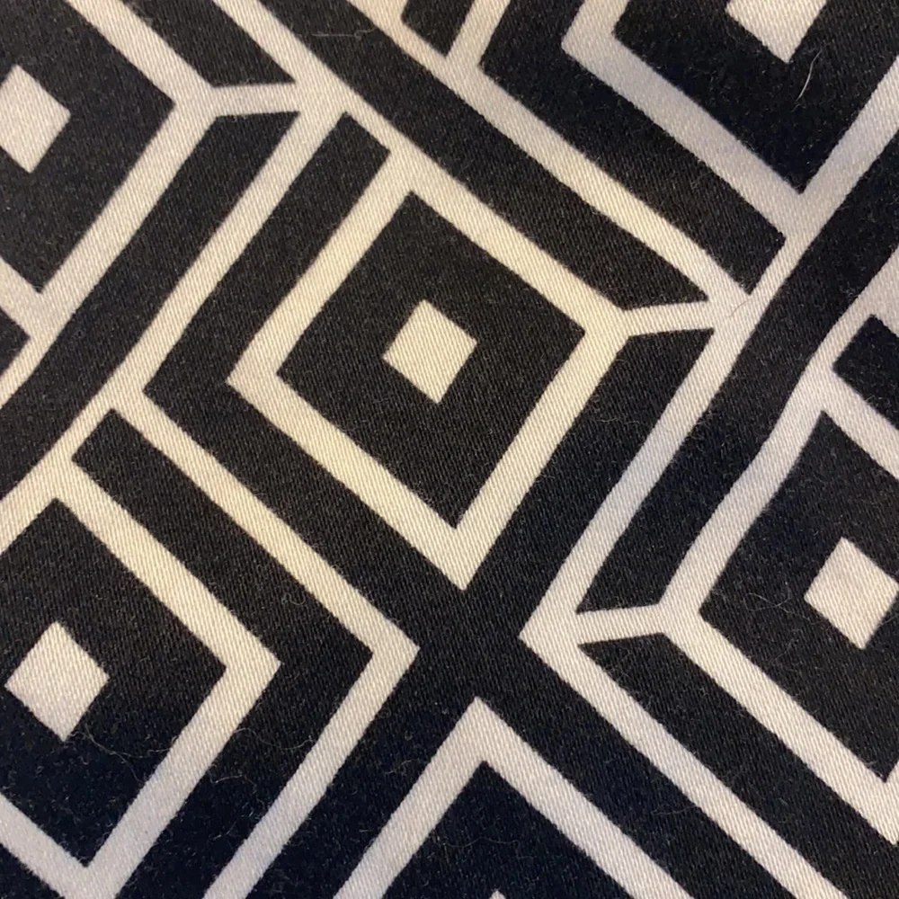 INC shorts black and white geometric print size 4 - Picture 2 of 5